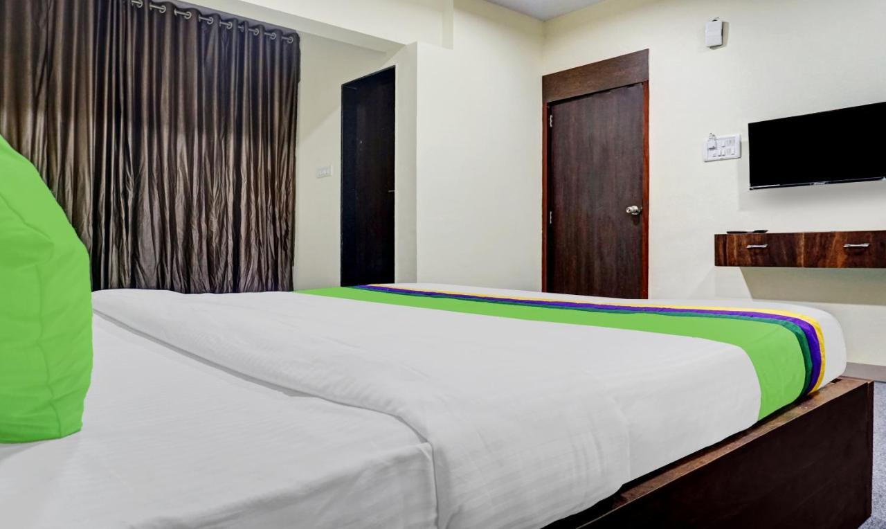 Treebo Tulip Hotel Пюн Екстериор снимка